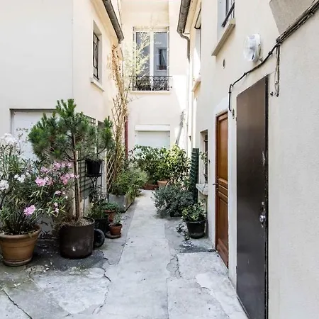 Charming 2 Near Republic Apartment *