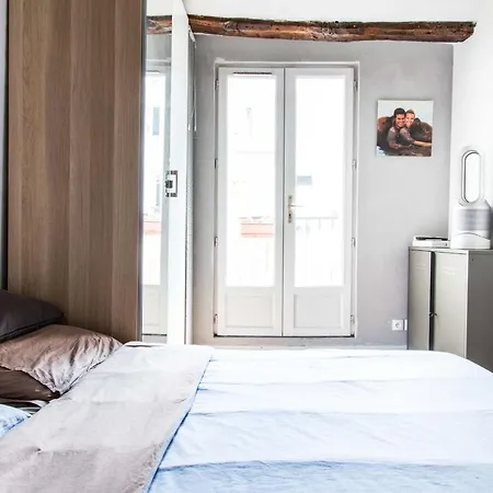Charming 2 Near Republic Apartment *