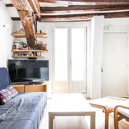 Charming 2 Near Republic Apartment *